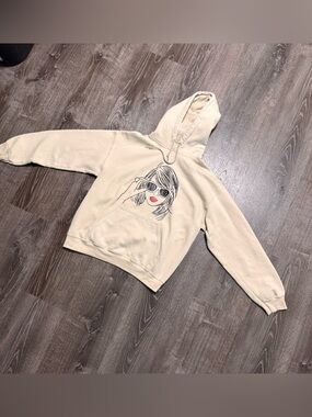 Music Fan Pullover Hoodie Fan 1989 Taylor Sweatshirt Modern.  Sz M.   VGUC
